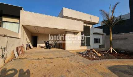 Casa terrea com área gourmet e Piscina,4 vagas de garagem, 03 quartos sendo 01 suite no Condomínio