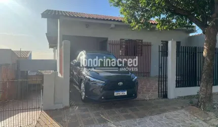Casa ampla de 2 pisos, pronta para morar e escriturada! 4 quartos, 3 banheiros, área com vista para