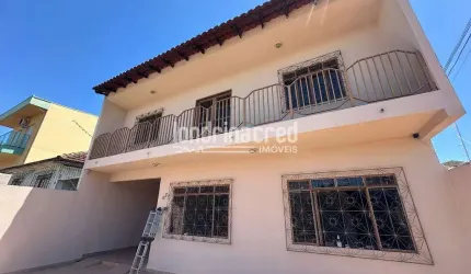 Sobrado com 4 dormitórios, suíte, área gourmet e 4 vagas, a poucos minutos do centro de Londrina. C