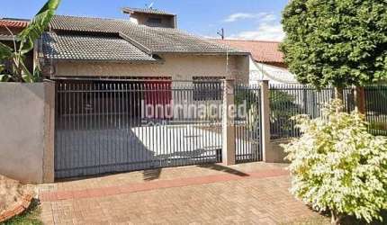 Casa ampla no Jardim São Francisco de Assis, 3 quartos (1 suíte), armários planejados, ótima locali
