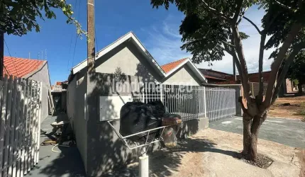 Oportunidade na Região Leste de Londrina: Duas Casas no Mesmo Terreno, 180m² de Construção em 250m²