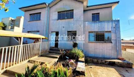 Ampla casa na área central de Ibiporã com 315m², 7 dormitórios, 3 banheiros, 4 vagas e 371m² de ter
