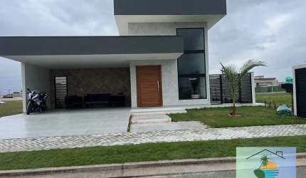 Casa linear em Condomínio Fechado