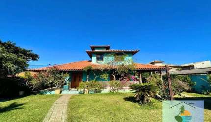 Casa Independente com Placas Solares e Ampla Área Verde – Próxima à Marina