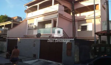 Sobrado com terraço, garagem, churrasqueira, porcelanato, muito bem conservada