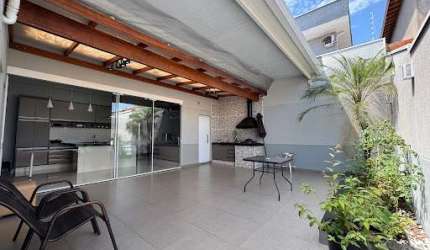 Casa Térrea 3 dormitórios com Suíte - Bairro Vaughan