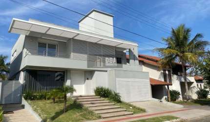 Casa aconchegante com 3 suítes em Jurerê Internacional