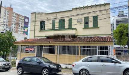 Amplo casarão comercial em rua nobre do centro de Floripa.