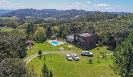 Sítio c/casa moderna e piscina,entre Angelina e Rancho queimado