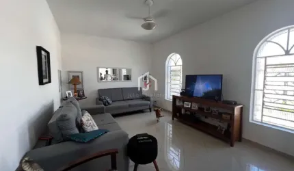 Casa com 4 quartos à venda na Rua Auta de Souza, Jardim Maria Augusta, Taubaté por R$ 530.000