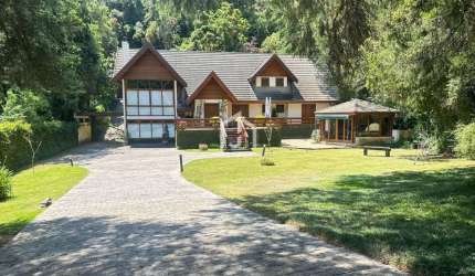 Casa com 6 quartos à venda no Alto do Capivari, Campos do Jordão  por R$ 2.500.000