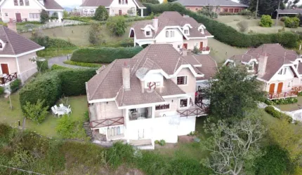 Casa em condomínio fechado com 5 quartos à venda no Jardim Atalaia, Campos do Jordão  por R$ 1.800.000