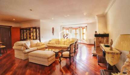 Apartamento com 3 quartos à venda no Capivari, Campos do Jordão  por R$ 1.500.000