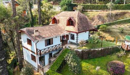 Casa com 3 quartos à venda no Jardim Europa, Campos do Jordão  por R$ 990.000