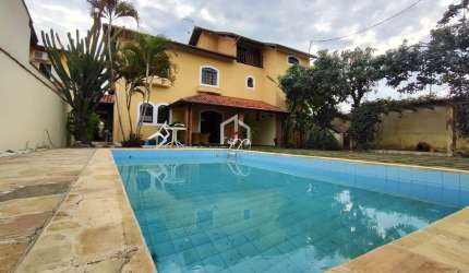 Casa com 4 quartos para alugar na Rua José Giórgio, São Benedito, Pindamonhangaba por R$ 7.200