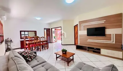 Casa com 4 quartos à venda na Rua Argentina, Parque das Nações, Pindamonhangaba por R$ 745.000