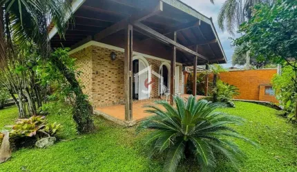 Casa em condomínio fechado com 3 quartos à venda na Praia do Lazaro, Ubatuba  por R$ 1.800.000