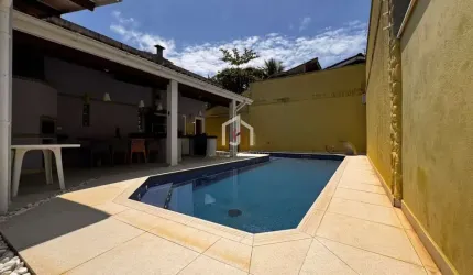 Casa com 3 quartos à venda na Praia do Lazaro, Ubatuba  por R$ 1.290.000