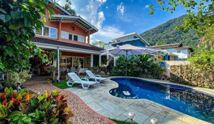 Casa em condomínio fechado com 5 quartos à venda na Praia do Lazaro, Ubatuba  por R$ 4.200.000
