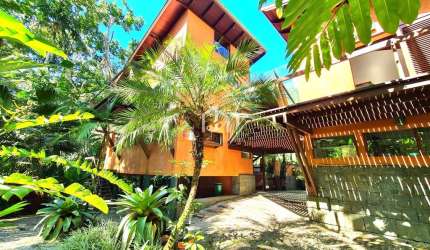 Casa em condomínio fechado com 3 quartos à venda na Praia do Félix (Praia do Lúcio), Ubatuba  por R$ 2.500.000