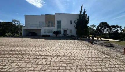 Casa com 565² com 7.000m² de terreno