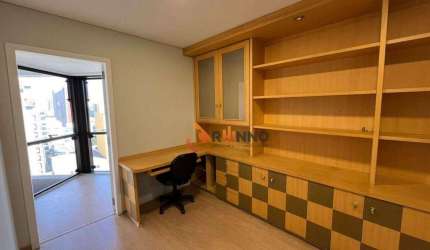 Sala de 49 m², à venda no Centro de Curitiba.