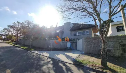Casa com piscina c/ piscina 1084m² de terreno e 546 m² de área construída no Santa Cândida
