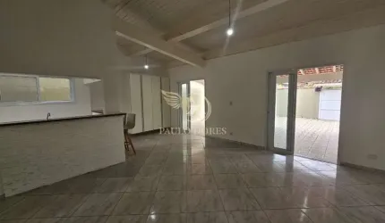 CASA REFORMADA PARA MORADIA OU FINS COMERCIALNO CENTRO DE UBATUBA-SP