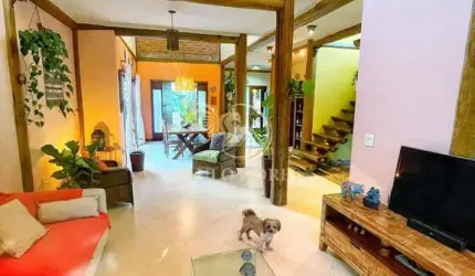 CASA LUXUOSA À VENDA A MENOS DE 120 MTRS DA PRAIA DO PEREQUÊ-AÇÚ UBATUBA-SP