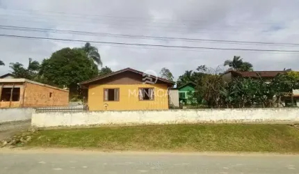 Casas com excelente área em Medeiros Barra Velha SC