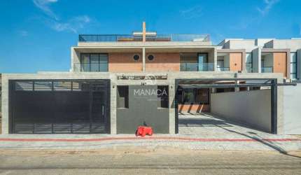 Triplex alto padrão arquitetura moderna