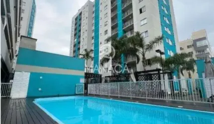 Apartamento centro com piscina 300m do mar