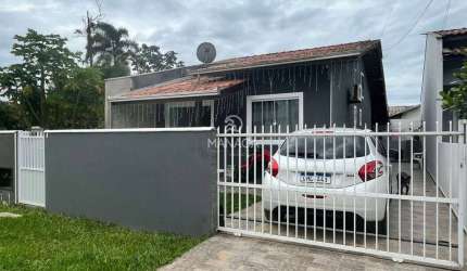 casa com suíte, churrasqueira, jacuzzi e vagas para 3 carros