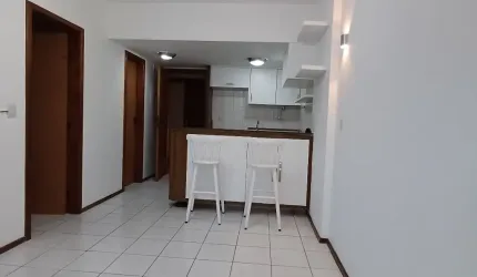 Apartamento de 1/4 e sala na Barra