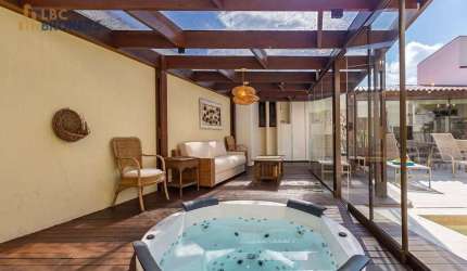 Casa Ampla no Ahú com Piscina Aquecida e Jacuzzi - 343m³ - 4 vagas - Amplo Espaço Gourmet