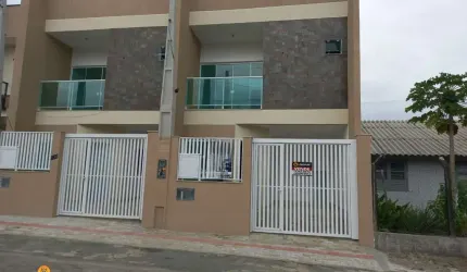 Sobrado com duas suítes, à apenas 200m do mar, à venda por R$ 720.000,00 - Armaç