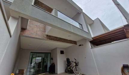 Sobrado com 2 dormitórios à venda, 84 m² por R$ 600.000,00 - Centro - Balneário