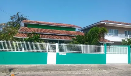 Sobrado com 3 dormitórios à venda, 112 m² - Centro - Balneário Piçarras/SC