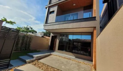 Sobrado novo, pronto para morar, 300 metros da praia, piscina, 3 dormitórios, se