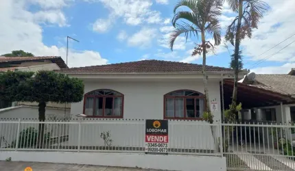 Casa mobiliada com 04 quartos, no bairro Santo Antônio, em Balneário Piçarras SC