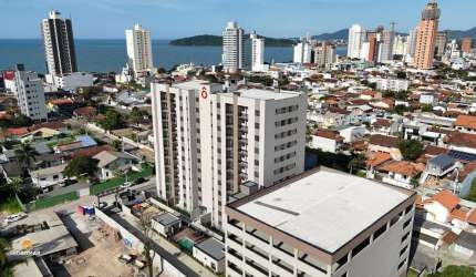 Apartamento pronto, com vista mar, à apenas 370m do mar, no Centro de Balneário
