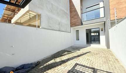 Sobrado com 2 suítes, à venda no bairro Itacolomi, na cidade de Balneário Piçarr