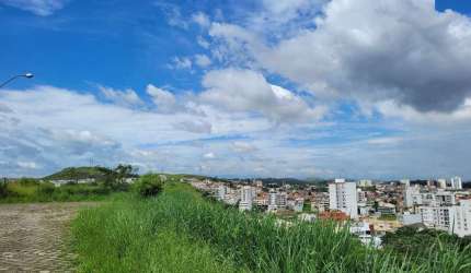 Terreno à venda no Jardim Amália, Volta Redonda  por R$ 430.000