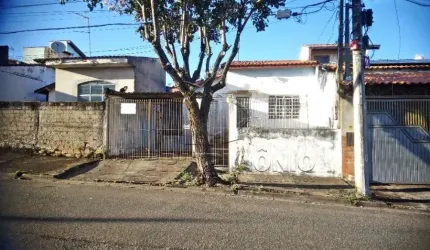 CASA DE BAIRRO COM 3 QUARTOS SENDO 1 SUITE