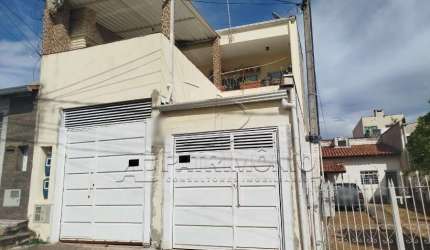 CASA 2 QUARTOS SENDO 1 SUITE JARDIM SANTA ESMERALDA