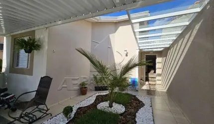 Casa em condomínio na zona Norte com 2 dormitórios.
