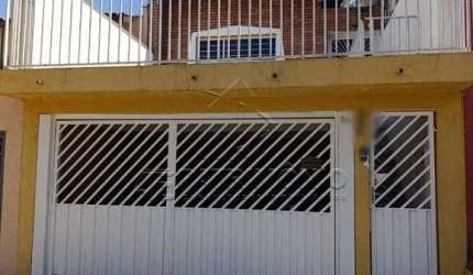 Casa na zona Norte com 3 dormitórios, 1 sendo suíte.