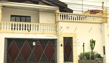 CASA ASSOBRADADA CARVALHO COM 3 QUARTOS SENDO 1 SUITE