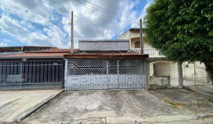 CASA ASSOBRADADA SANTA CLAUDIA COM 4 QUARTOS SENDO 1 SUITE