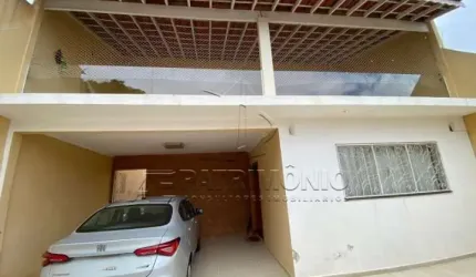 CASA ASSOBRADADA CARVALHO COM 3 SUITES
